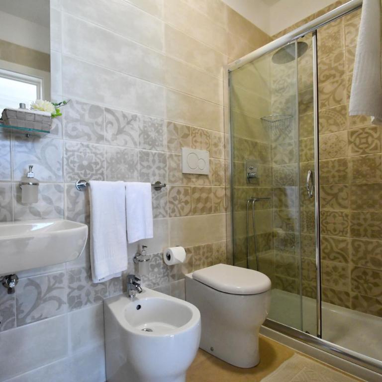 B&b Lungomare Otranto - Camera Matrimoniale Deluxe con Balcone e Vista Mare - 7
