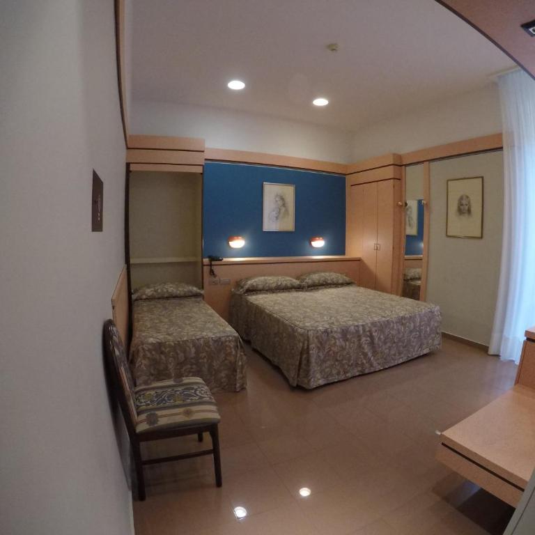 Le Petit Hotel - Standard Triple Room - 1