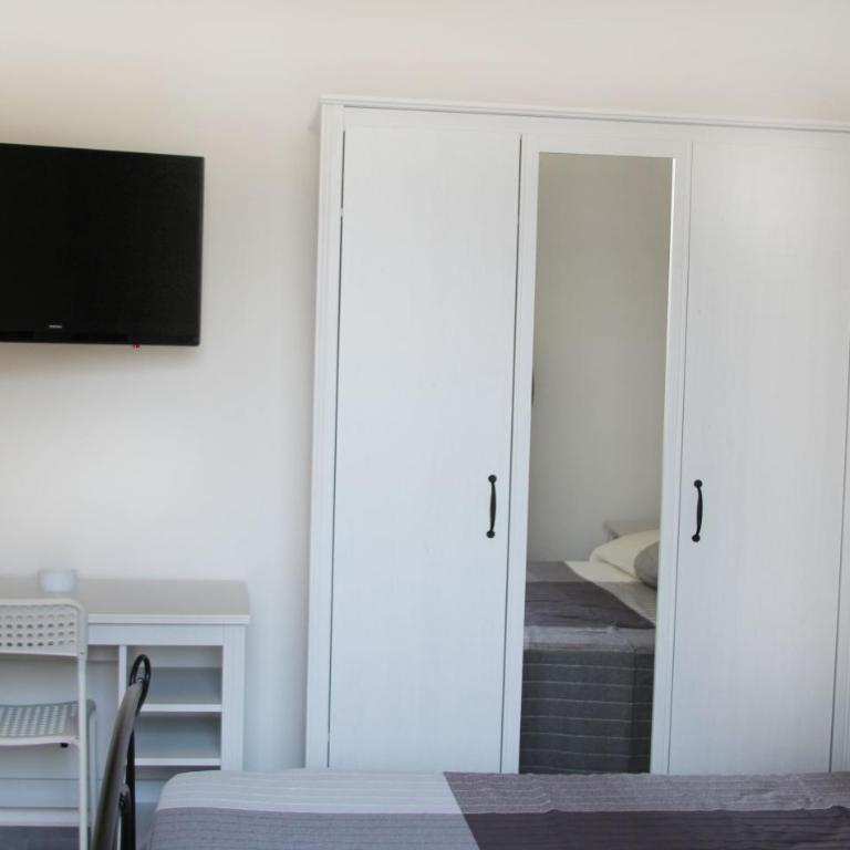 Aeroporto Bellini Rooms - Double Room with Private Bathroom - 4