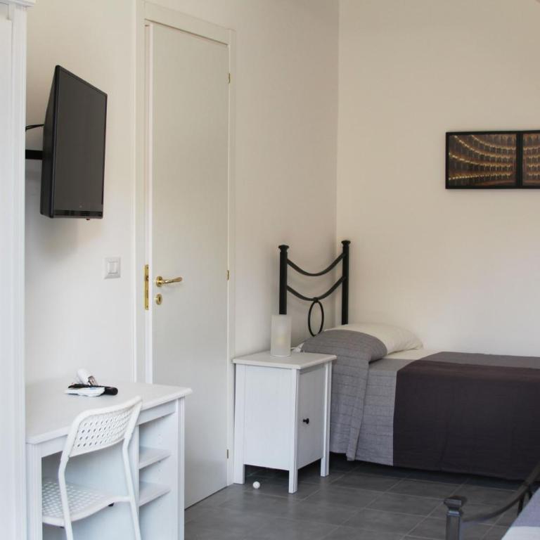 Aeroporto Bellini Rooms - Triple Room with Private Bathroom - 5