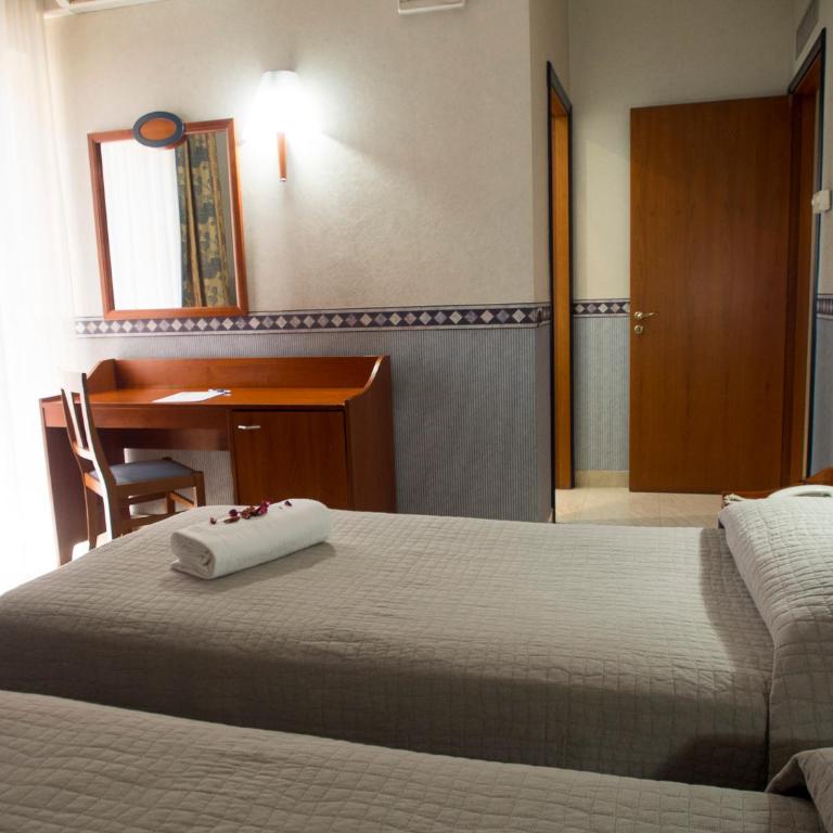 Hotel Kroma - Camera Matrimoniale - 9
