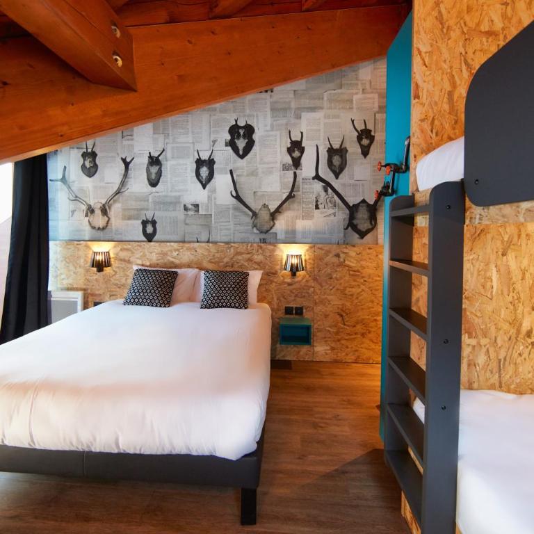 Moontain Hostel - Chambre Quadruple Premium avec Salle de Bains Privative - 1