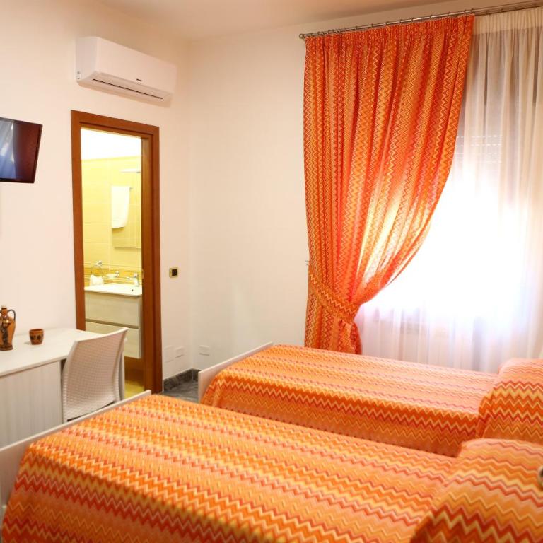 B&B Cornelia - Camera Doppia con Letti Singoli con Bagno Privato - 9