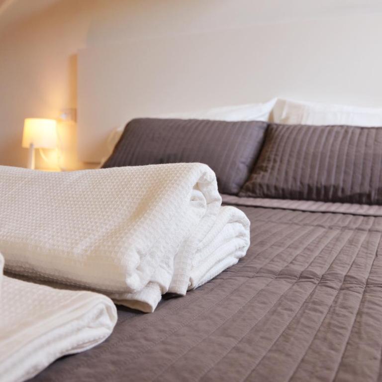 Niki O. Apartments - One-Bedroom Apartment - Split Level - Via Ferdinando Maestri 13 - 11