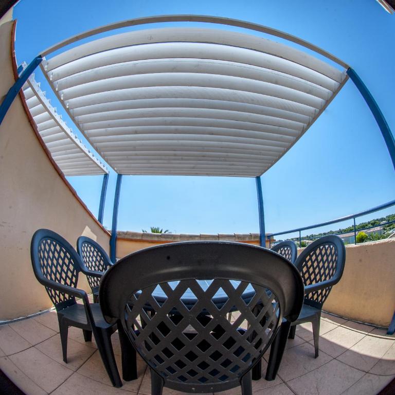 Hôtel Le Leukos - Studio (4 Adults) with Mezzanine - Sea View Terrace - 3