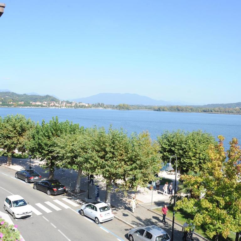 Hotel Giardino - Camera Matrimoniale Standard con Vista Lago/Piazza - 4