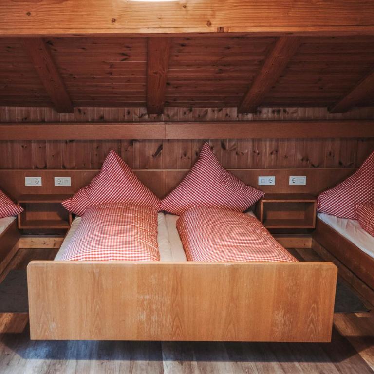 Berggasthof Hochpröller - Vierbettzimmer mit Balkon - 5