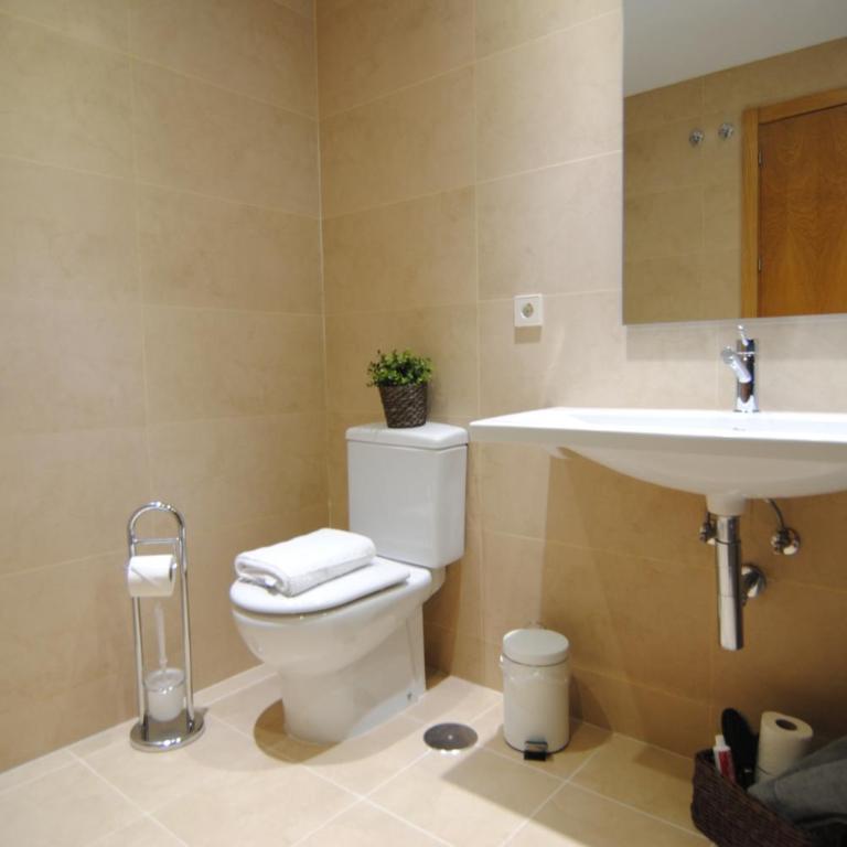 Sunny 2Bed Resort Style Apartment New Golden Mile Estepona FREE PARKING WIFI & AIRCON - Apartamento con terraza - 24