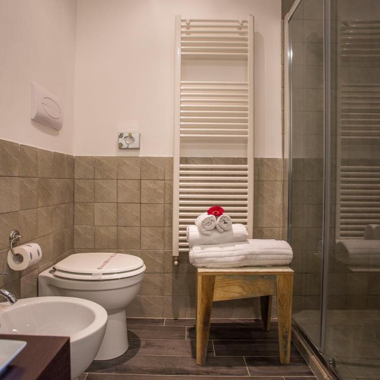 AQUAROOMS Suites - Camera Matrimoniale Deluxe con Vasca - 10