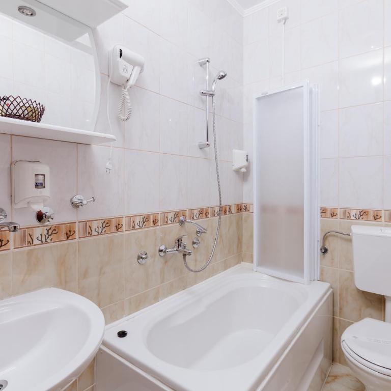 Hotel Montenegrino - Deluxe Double Room with Sea View - 3