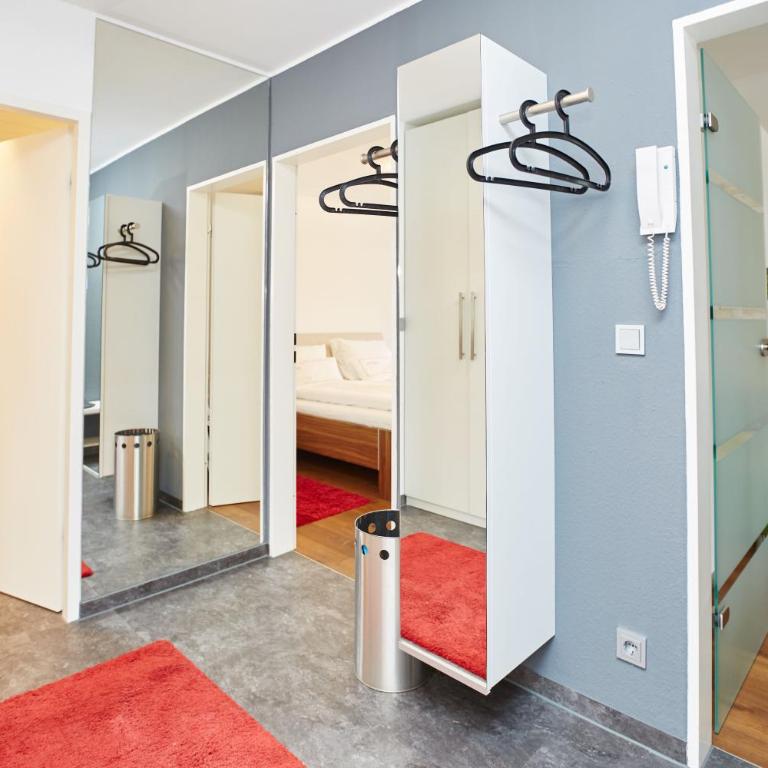 Alpenflair Ferienwohnungen Whg 101+213 - Apartment mit Balkon - 10