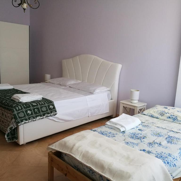 B&B Domus Lupiae - Camera Tripla con Bagno Privato Esterno - 1