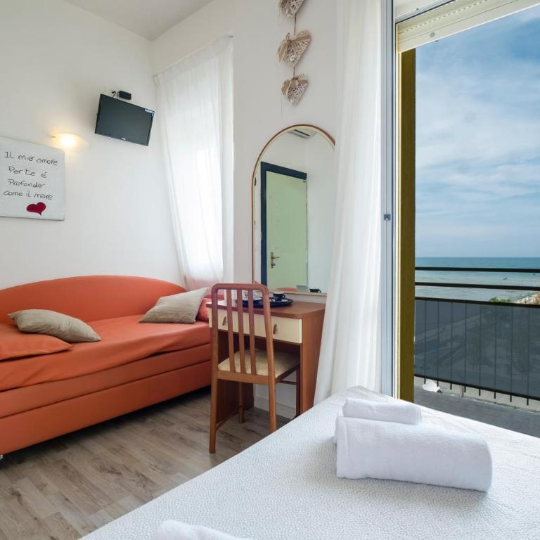 Hotel Crosal - Camera Matrimoniale con Balcone e Vista Mare - 2