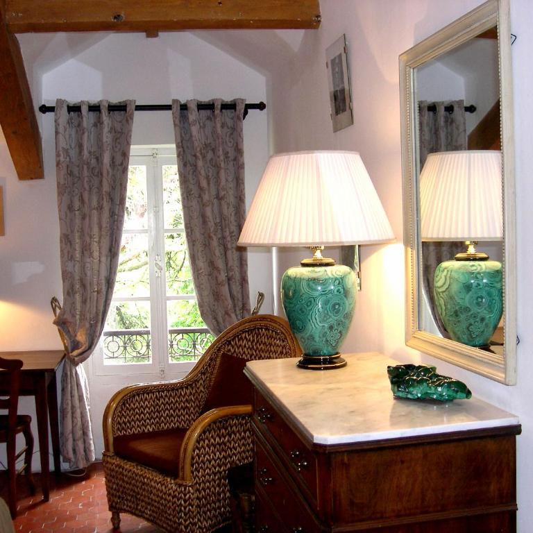 Domaine du Paraïs B&B - Chambre Lit Queen-Size - Vue sur Jardin - 1