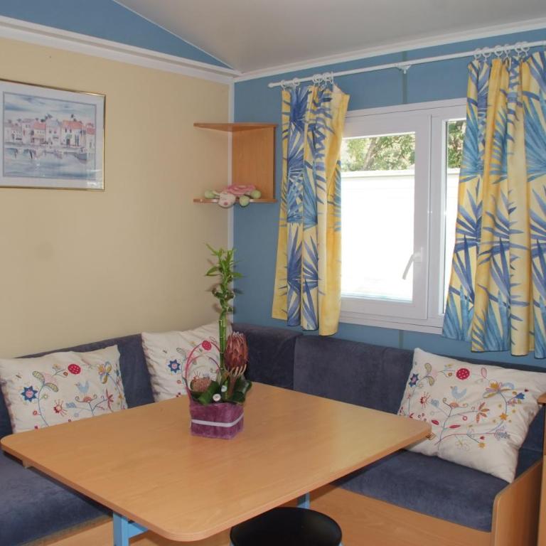 Hotel et Camping Les Rives du Loup - Mobile Home Budget - 4