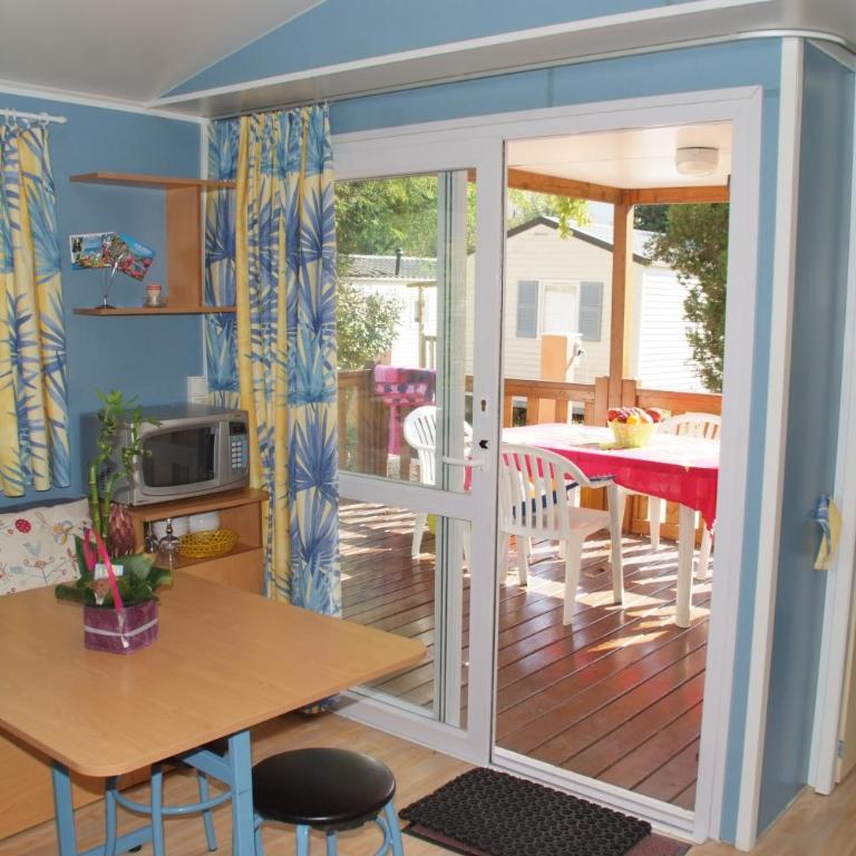 Hotel et Camping Les Rives du Loup - Mobile Home Budget - 6