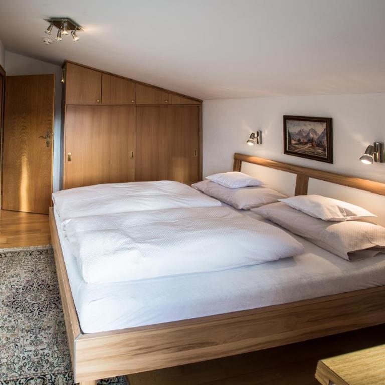 Frühstückspension Tannenhof - Doppelzimmer mit Balkon - 7
