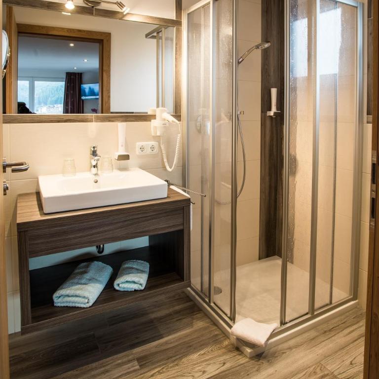 Frühstückspension Tannenhof - Doppelzimmer mit Balkon - 6