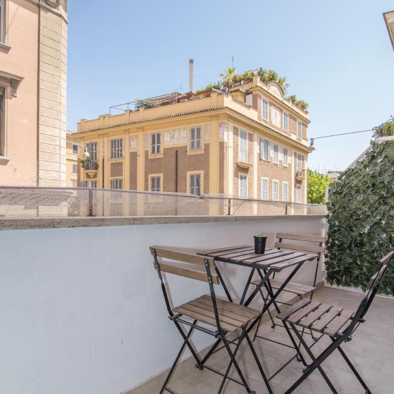Vatican Relais Rome - Camera Matrimoniale Superior con Letto Supplementare e Balcone - 5