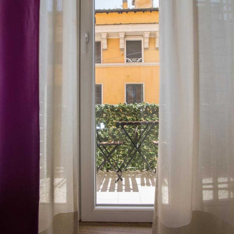 Vatican Relais Rome - Camera Matrimoniale Superior con Letto Supplementare e Balcone - 11