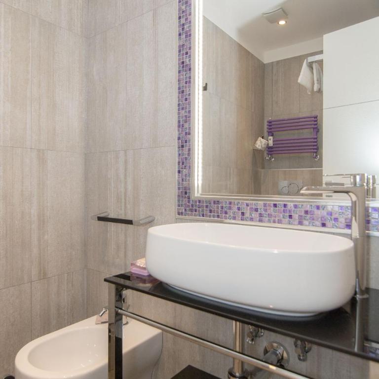 Vatican Relais Rome - Camera Matrimoniale Superior con Letto Supplementare e Balcone - 9