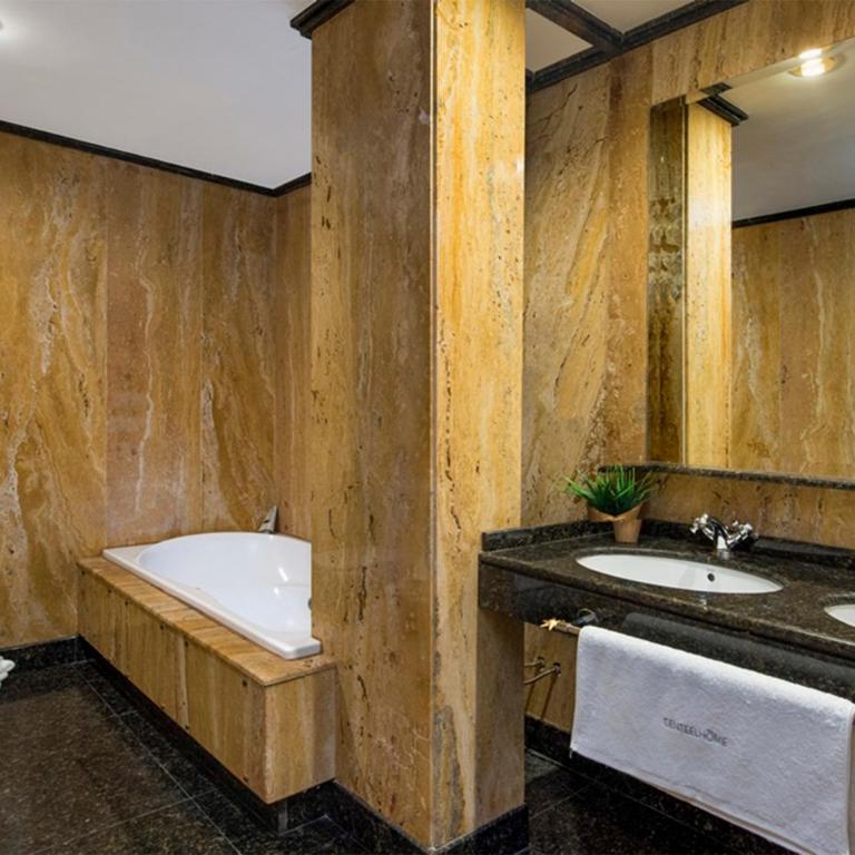 Genteel Home Plaza Nueva Granada - Three Bedroom Penthouse Apartment with Terrace - 8