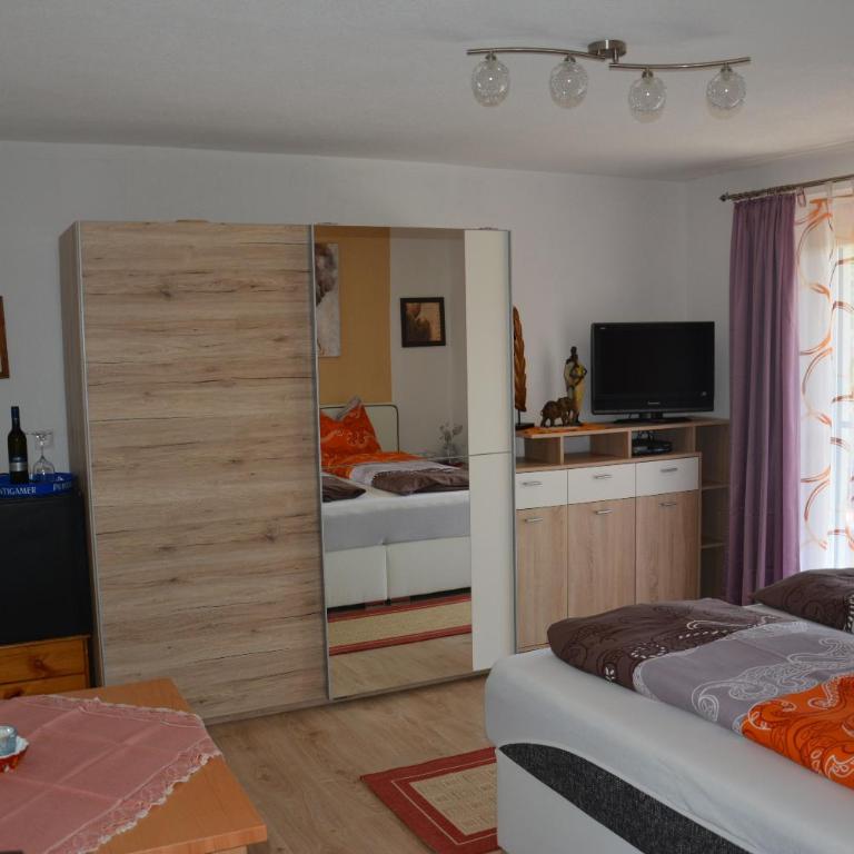 Gästehaus Schmid - Doppelzimmer - barrierefrei - 2