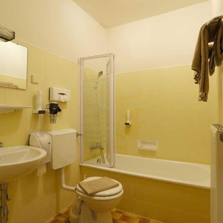 Alpen.Adria.Stadthotel - Doppelzimmer mit Balkon - 2