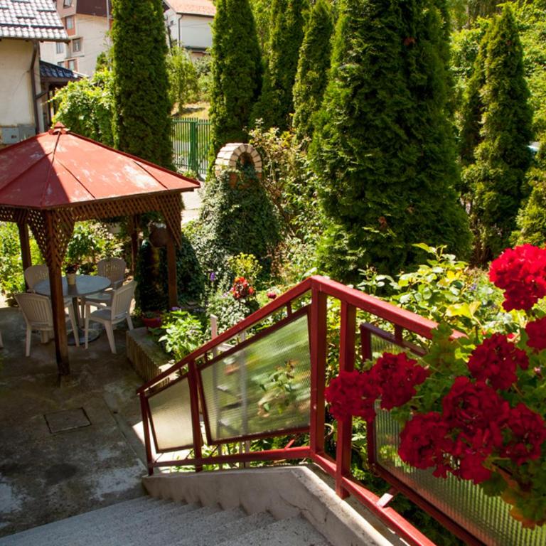 Lavender House - Apartment with Garden View - 3