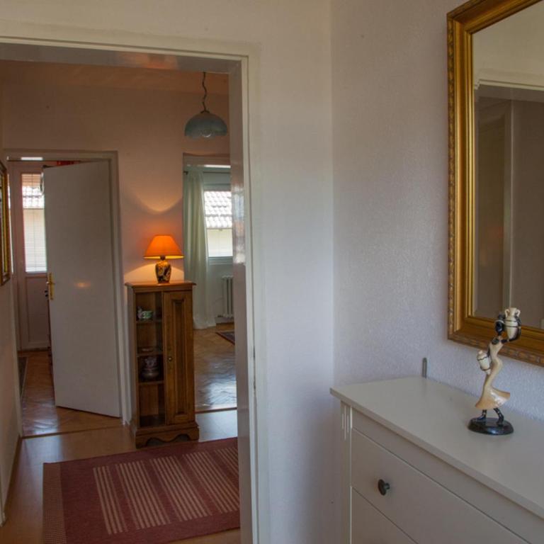 Lavender House - Apartment with Garden View - 5