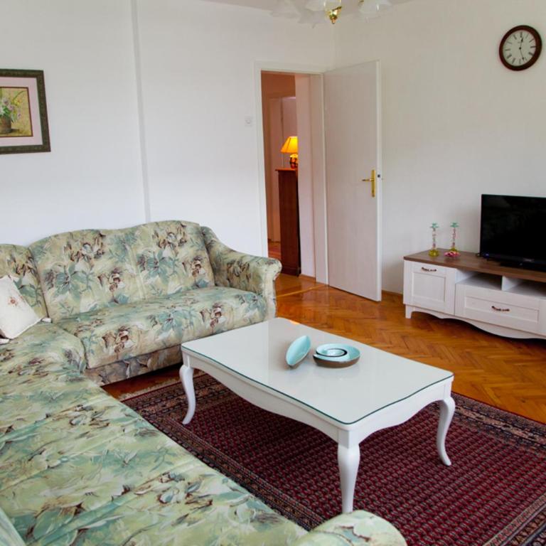 Lavender House - Apartment with Garden View - 8