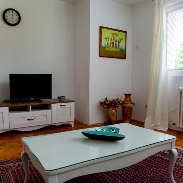 Lavender House - Apartment with Garden View - 9