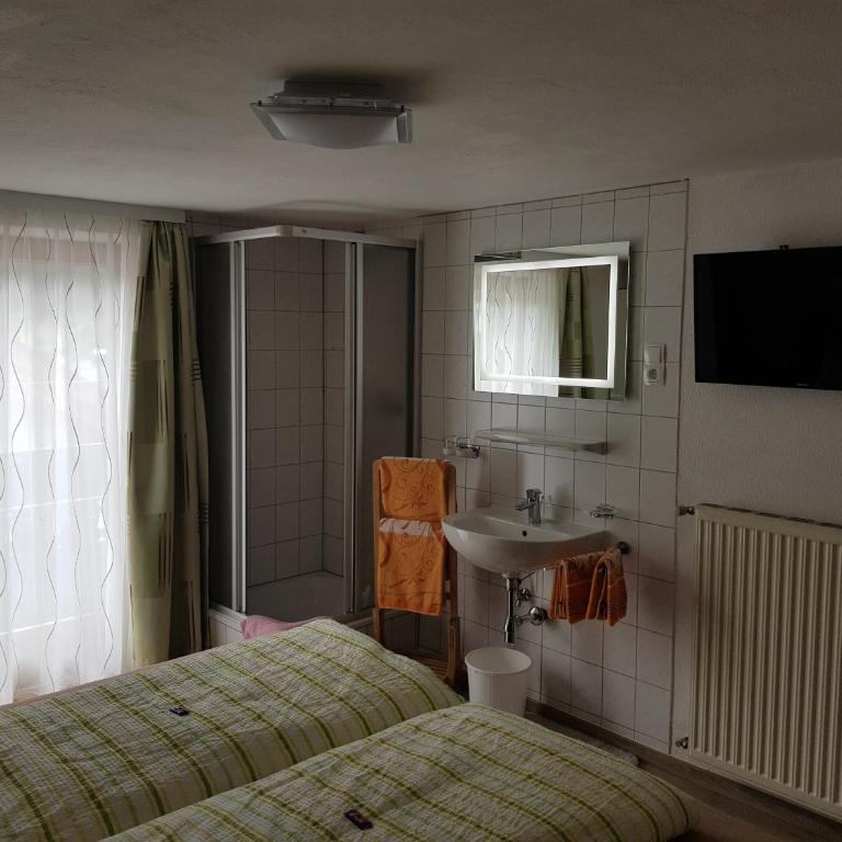 Gasthof Pension Santeler - Double Room with Balcony - 6