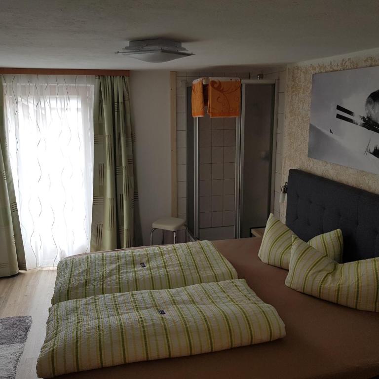 Gasthof Pension Santeler - Double Room with Balcony - 4