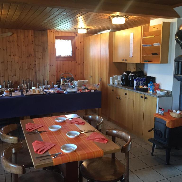 Gruppenhaus im Walliser Alpstyle - Etagenbett im gemischten Schlafsaal - 8