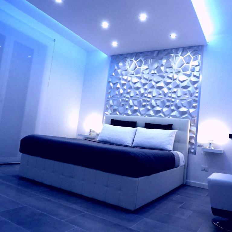 Diamond Suite Verona - King Suite with Spa Bath - 29