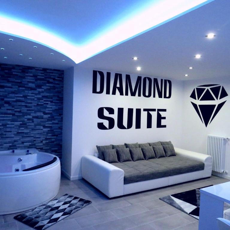 Diamond Suite Verona - King Suite with Spa Bath - 1