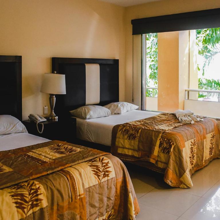 Hotel Plaza Mirador - Deluxe Double Room with Two Double Beds - 8