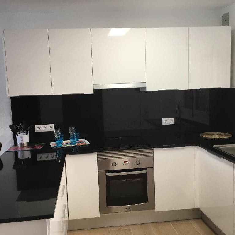 Vista Bahia II Apartments- top floor with balcony views & ground floor with garden and BBQ - Apartment - Ground Floor - 29