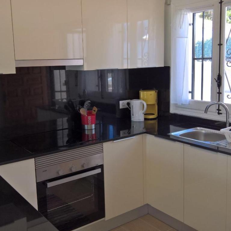 Vista Bahia II Apartments- top floor with balcony views & ground floor with garden and BBQ - Apartment with Sea View - 20