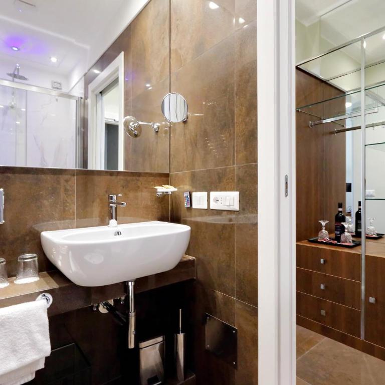 Piazza Venezia Grand Suite - Deluxe Queen Room - 16