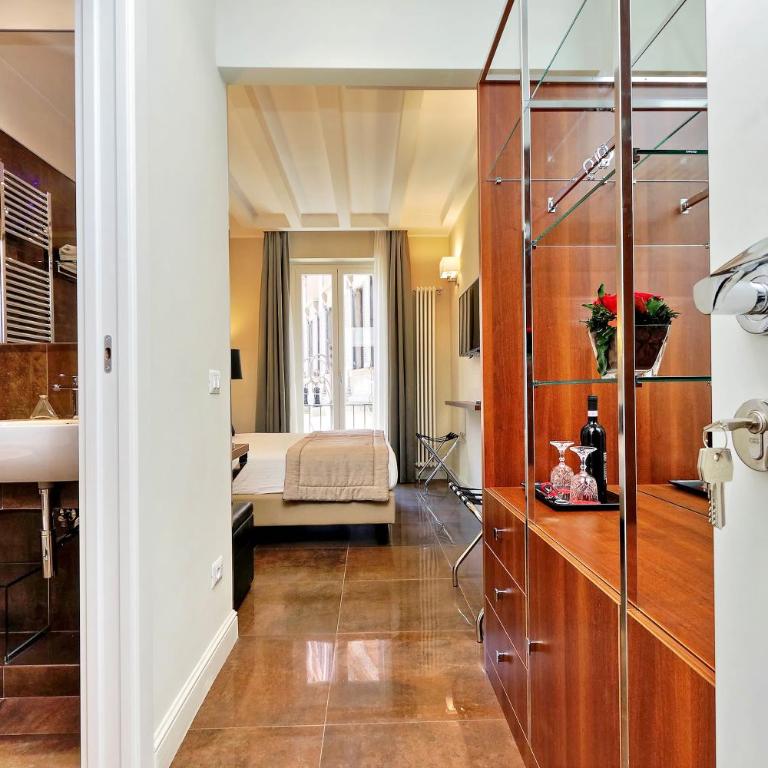 Piazza Venezia Grand Suite - Deluxe Double or Twin Room with City View - 12