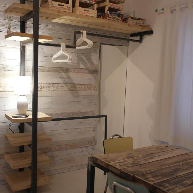 My Eco Rooms Olbia - Camera Tripla con Bagno Privato Esterno - 8