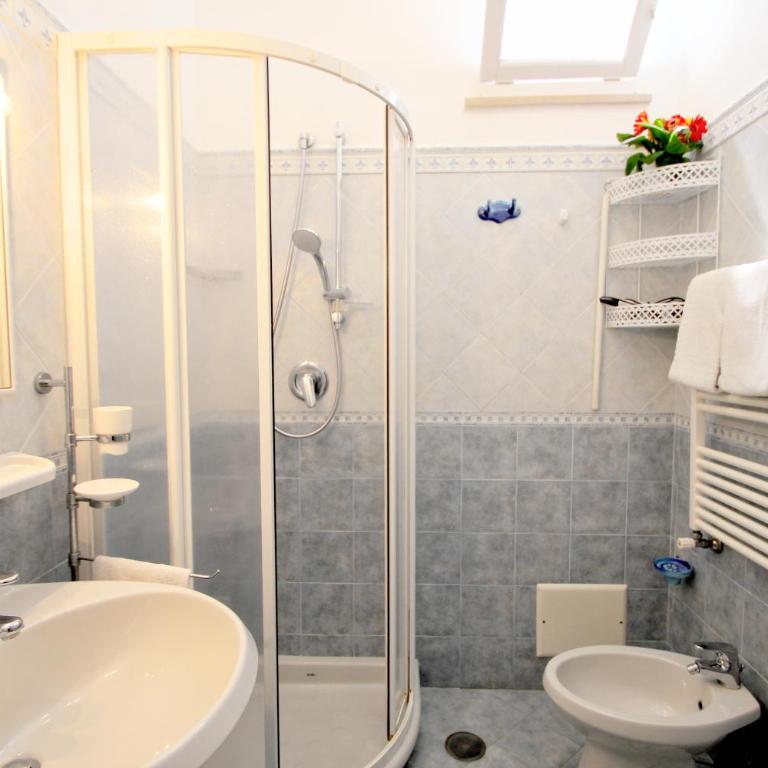 Casa Augusto B&B - Camera Matrimoniale/Doppia con Letti Singoli con Terrazza e Vista Mare - 8