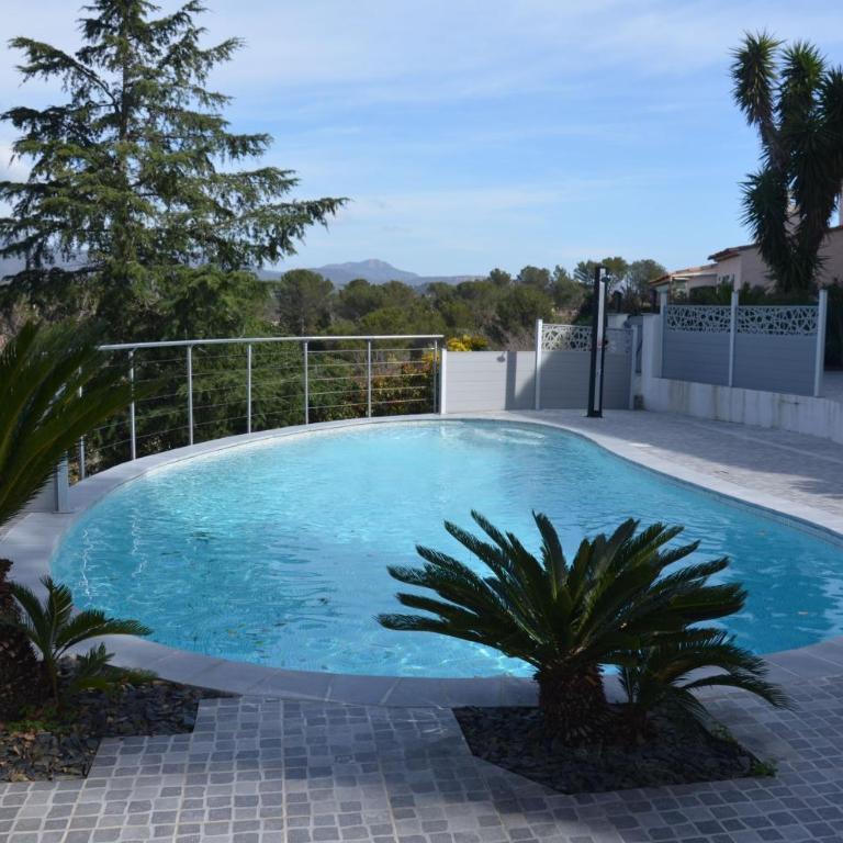 Belle maison avec piscine dans les hauteurs à Saint Raphael - Villa Deluxe - 1