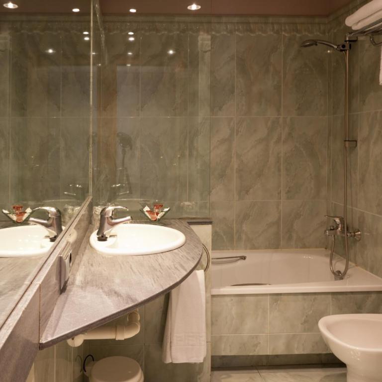 Hotel Vetusta - Habitación Triple - 5
