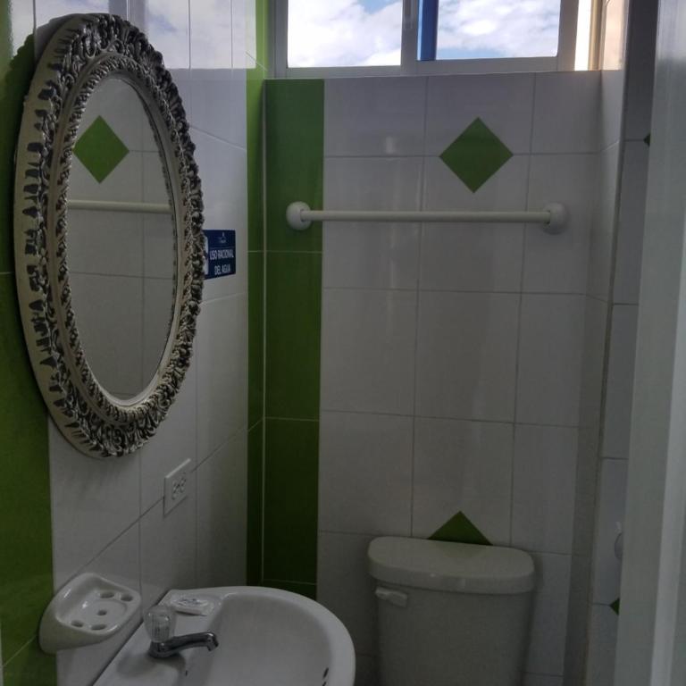 Hotel Ventura - Habitación Triple con baño privado - 1