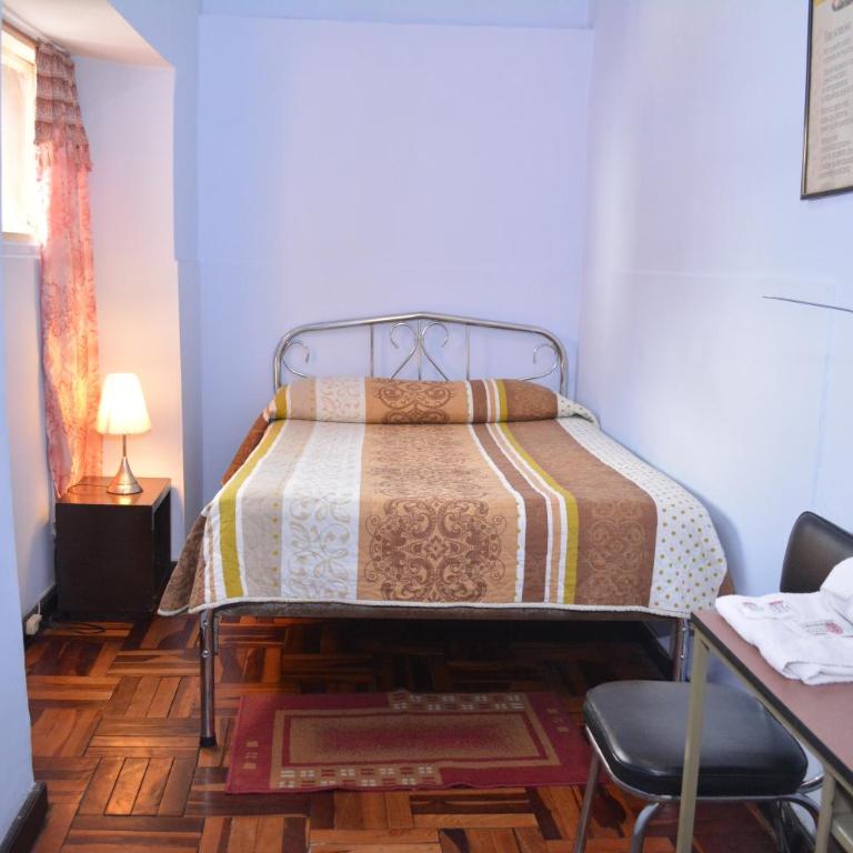 Hostal Juana de Arco - Habitación Doble Económica con baño compartido - 5