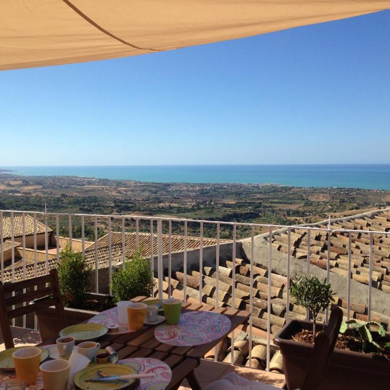 Le Terrazze di Pirandello - Suite with Terrace and Private Bathroom - 1