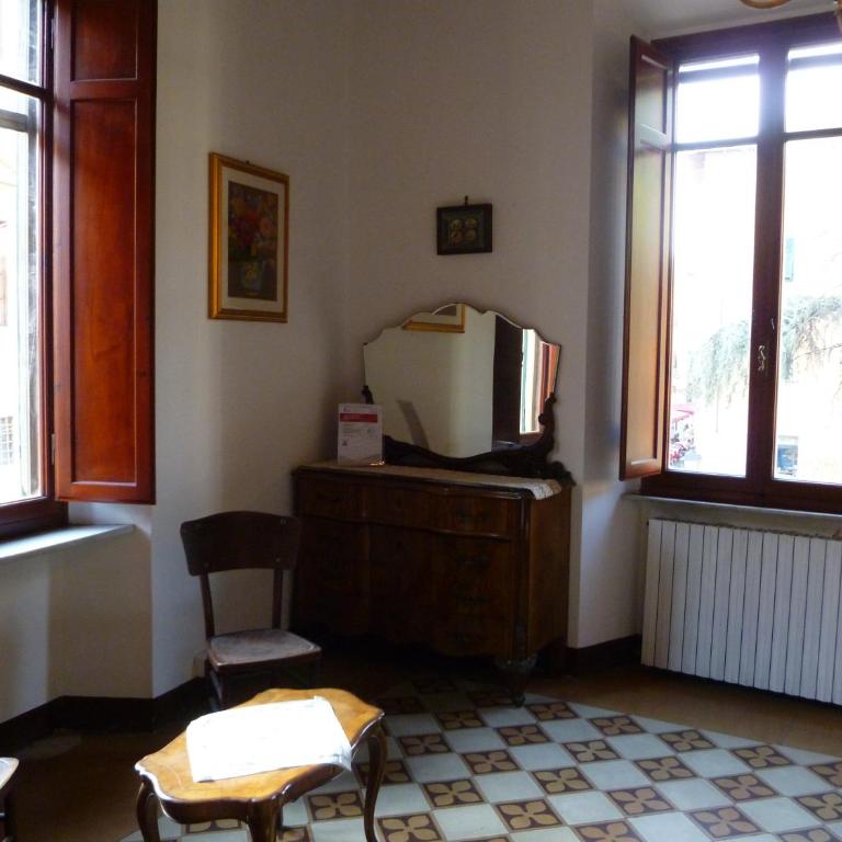 Time Out - Camera Singola con Bagno in Comune - 26